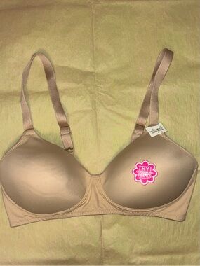 Hanes 38C Nude T-Shirt Bra Concealing Petals Smooth Full Coverage